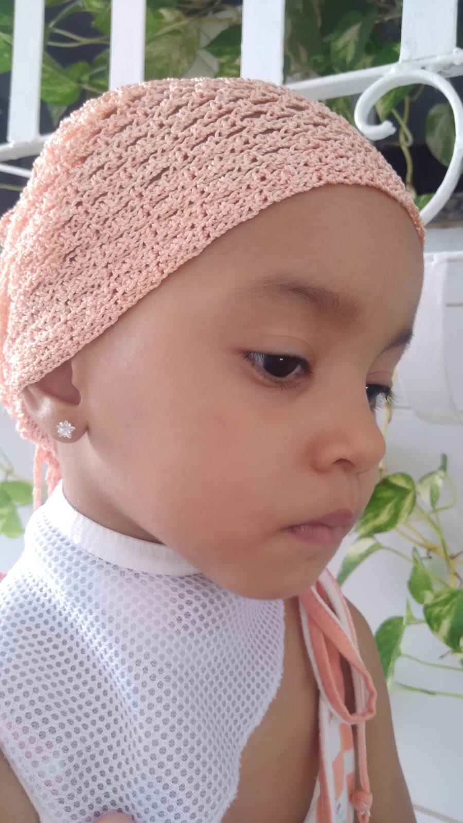 Angélica segurando uma boneca